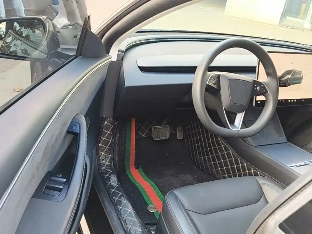 Tesla Model 3 — фото 16