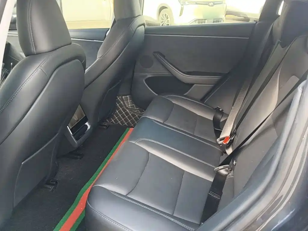 Tesla Model 3 — фото 17