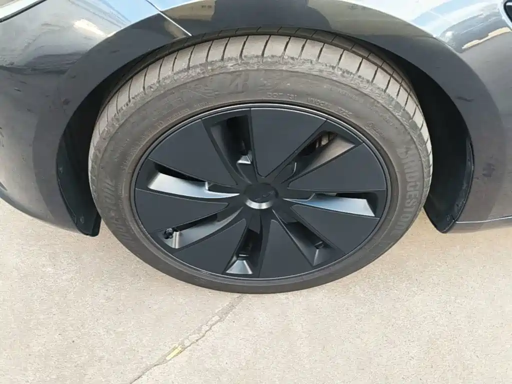 Tesla Model 3 — фото 23