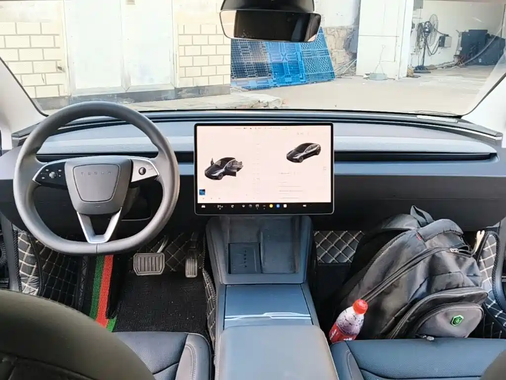 Tesla Model 3 — фото 10
