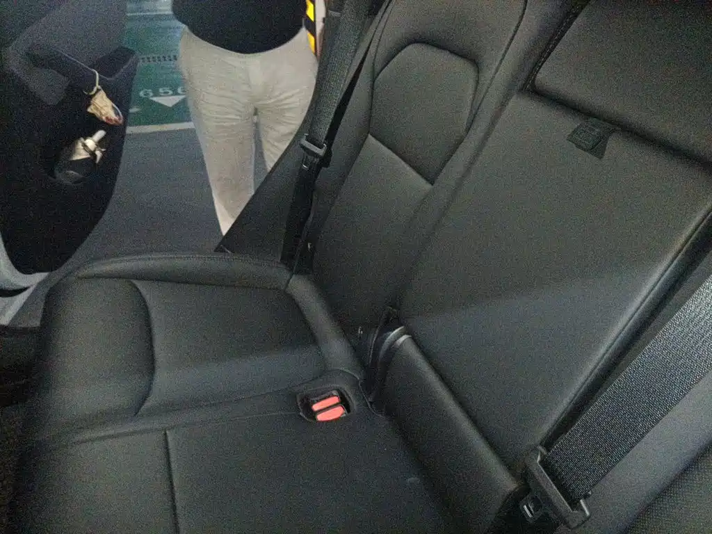 Tesla Model Y — фото 13