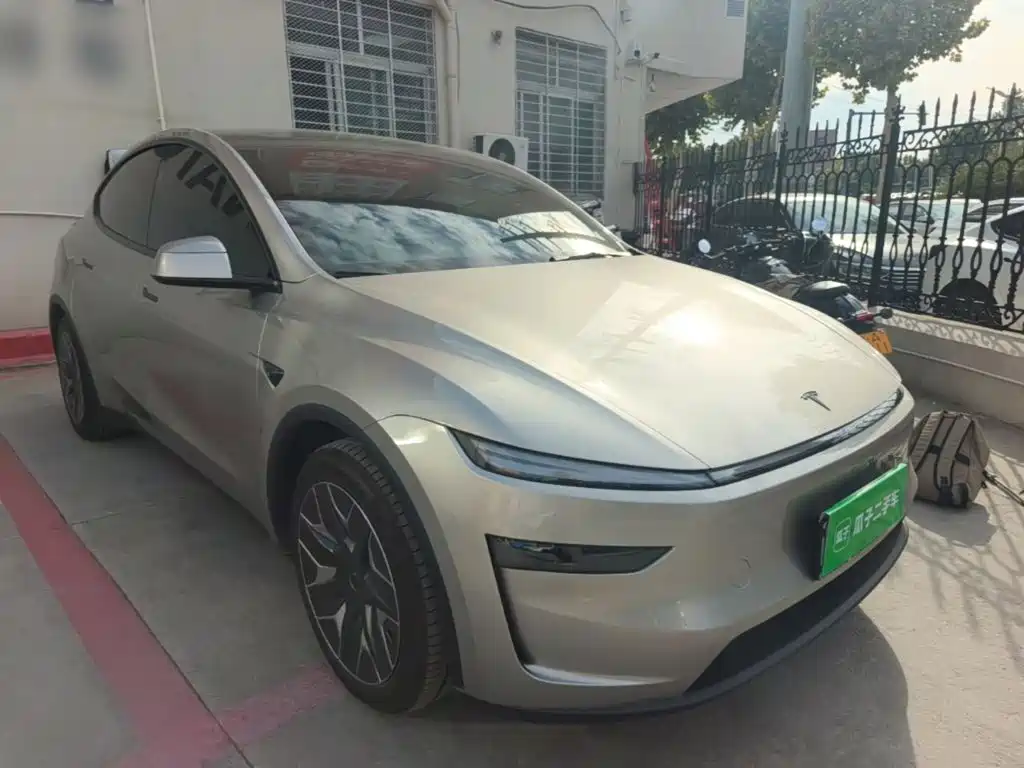 Tesla Model Y L — фото 4