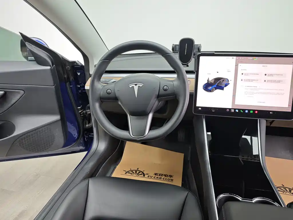 Tesla Model 3 — фото 18
