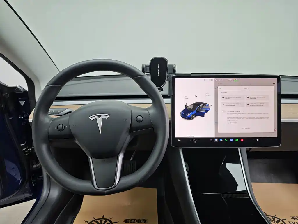 Tesla Model 3 — фото 21