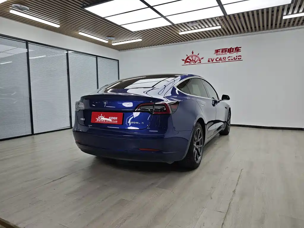 Tesla Model 3 — фото 4