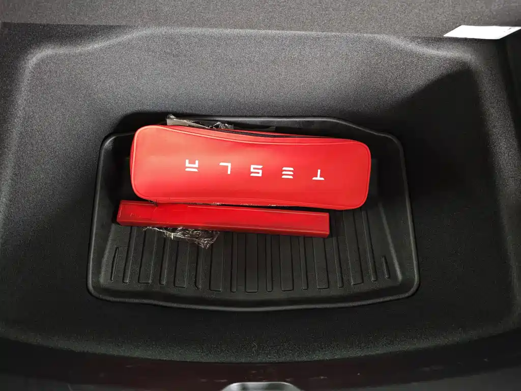 Tesla Model 3 — фото 10