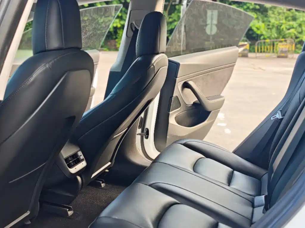 Tesla Model 3 — фото 11
