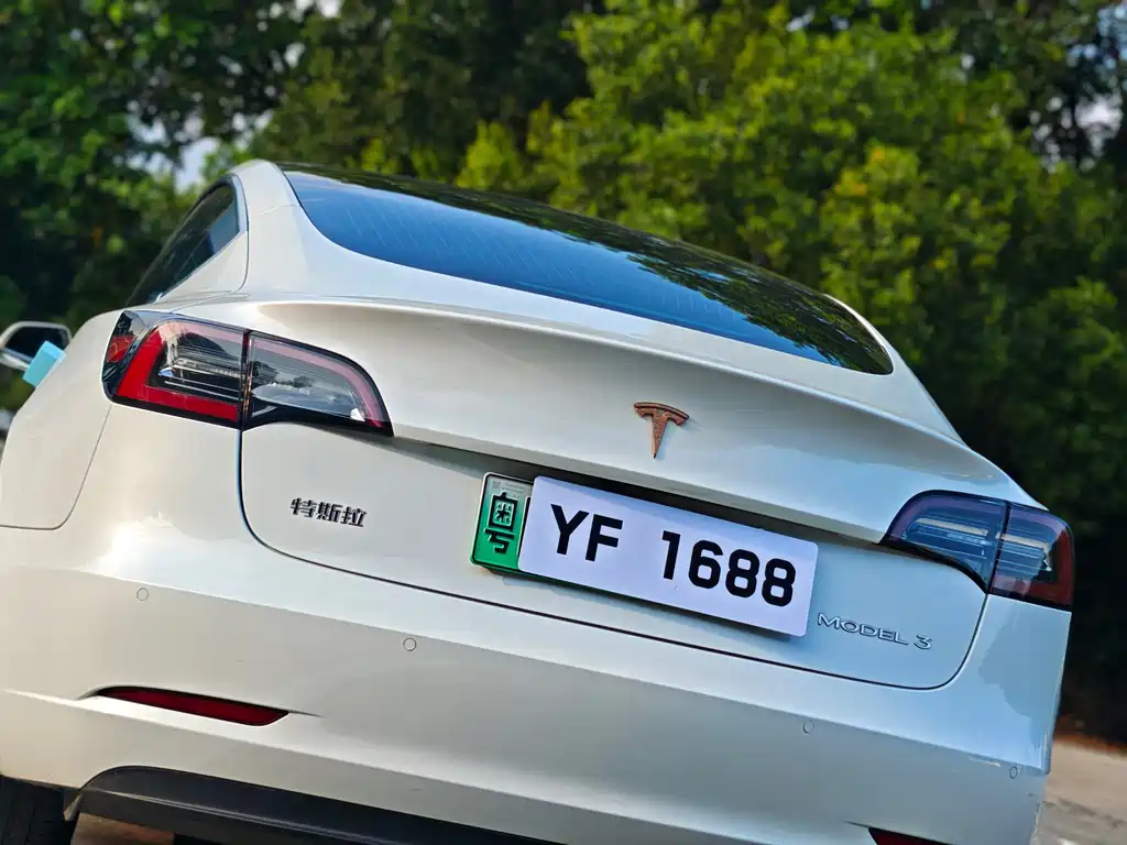 Tesla Model 3 — фото 14