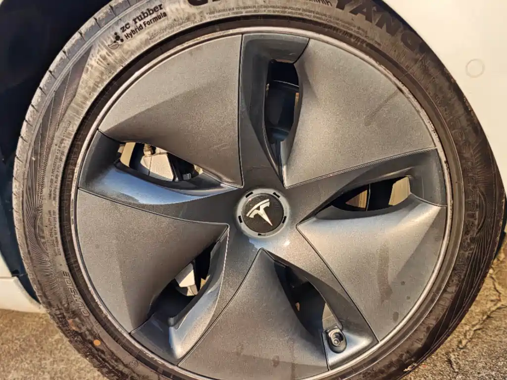 Tesla Model 3 — фото 17
