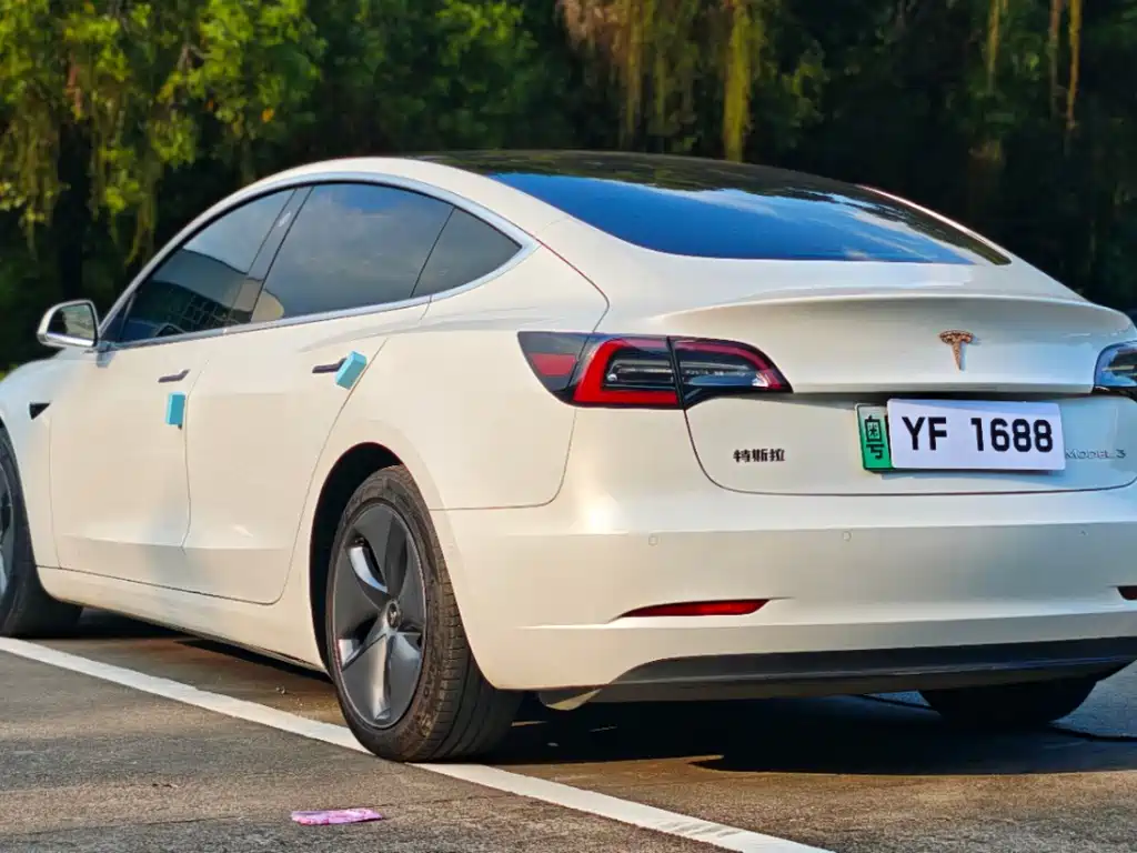 Tesla Model 3 — фото 4