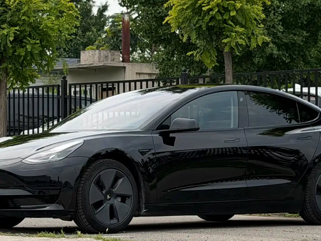 Tesla Model 3 — фото 2