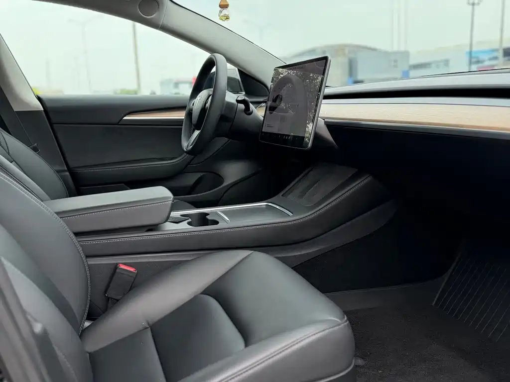 Tesla Model 3 — фото 11