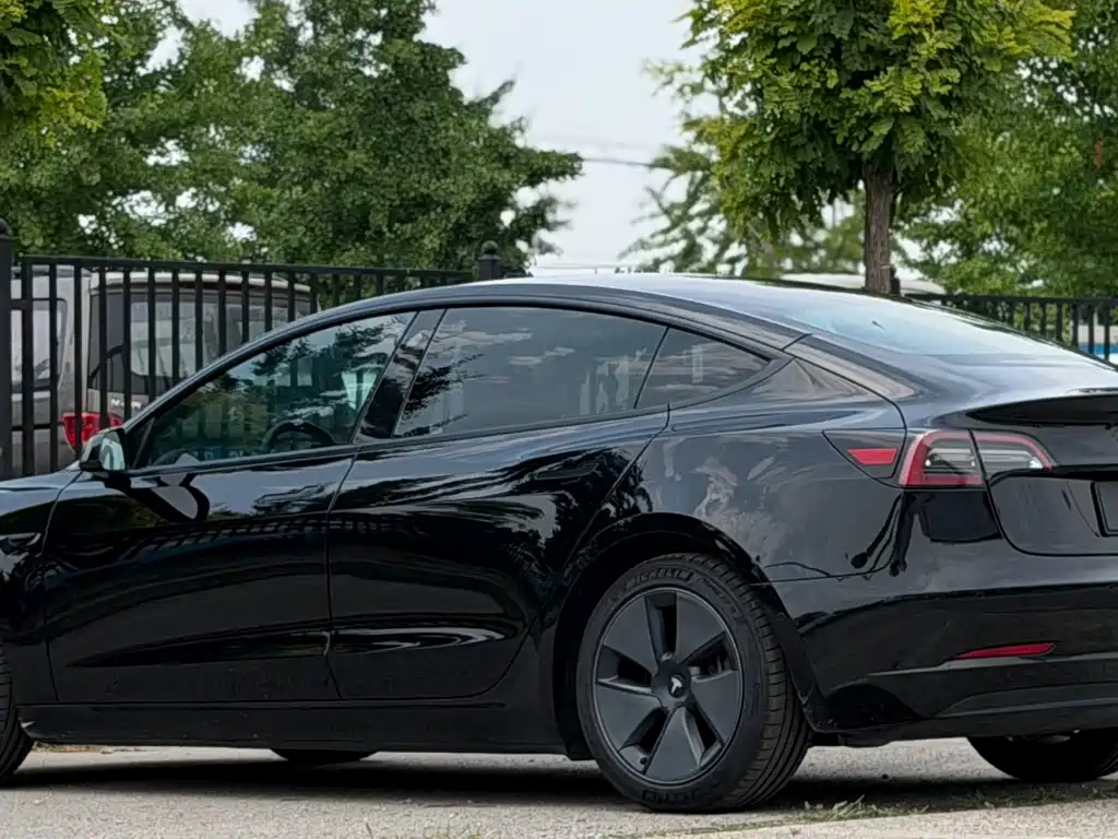 Tesla Model 3 — фото 4