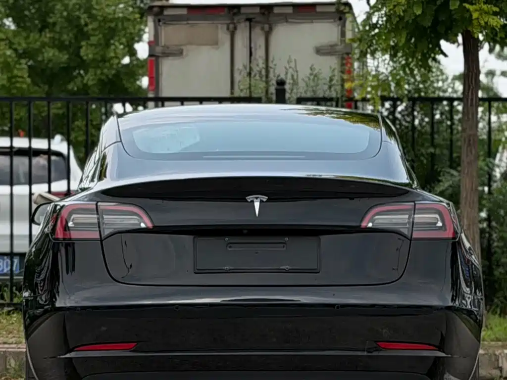 Tesla Model 3 — фото 5