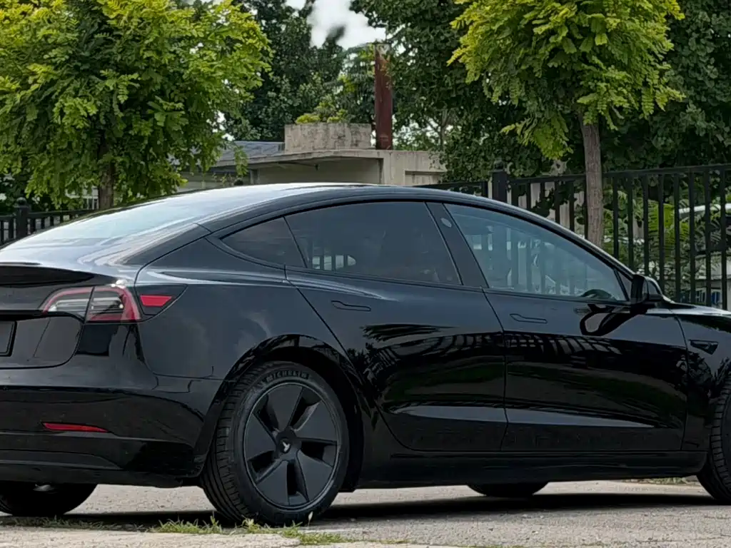 Tesla Model 3 — фото 6
