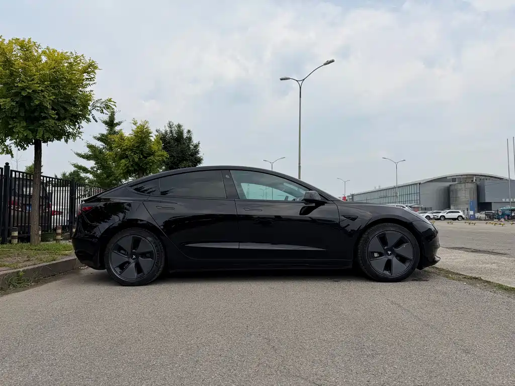 Tesla Model 3 — фото 7