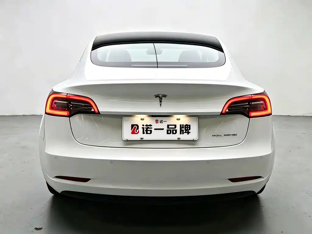 Tesla Model 3 — фото 3
