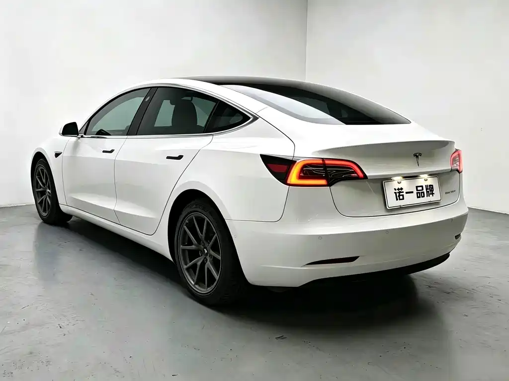 Tesla Model 3 — фото 4