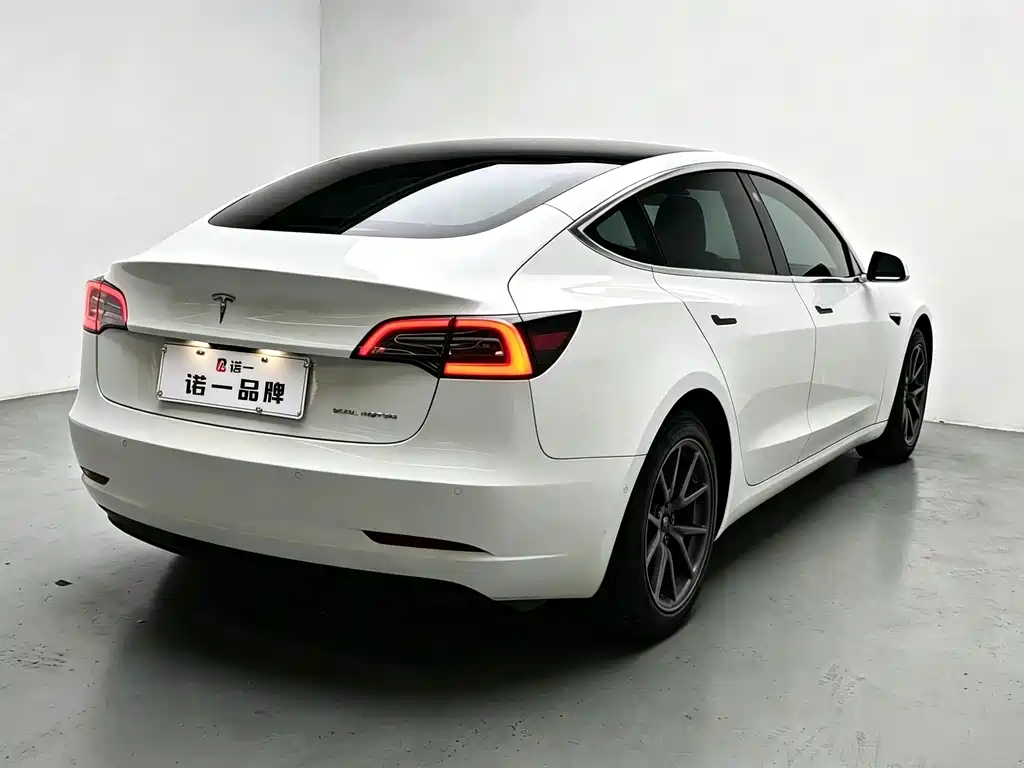 Tesla Model 3 — фото 5