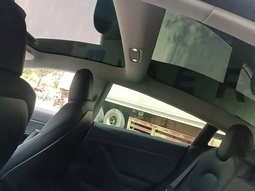 Tesla Model 3 — фото 11