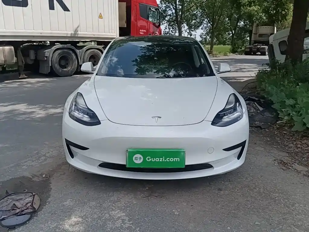 Tesla Model 3 — фото 3