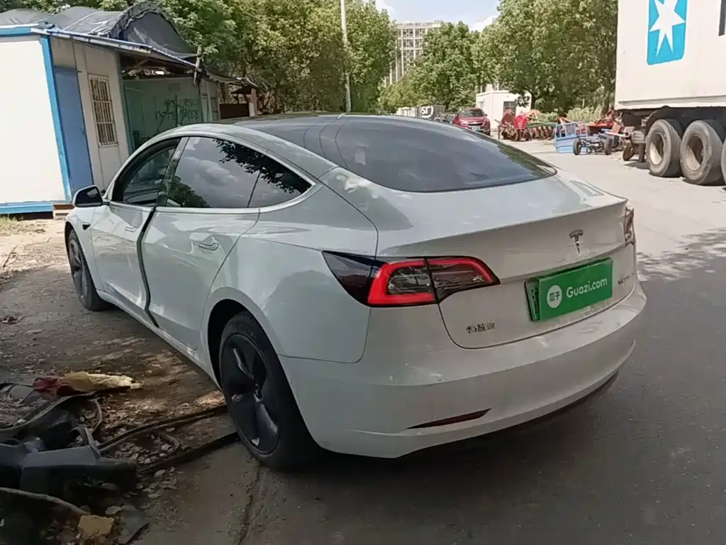 Tesla Model 3 — фото 25