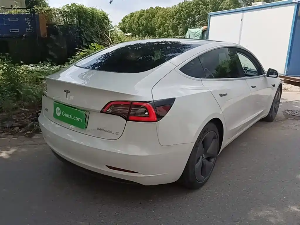 Tesla Model 3 — фото 5