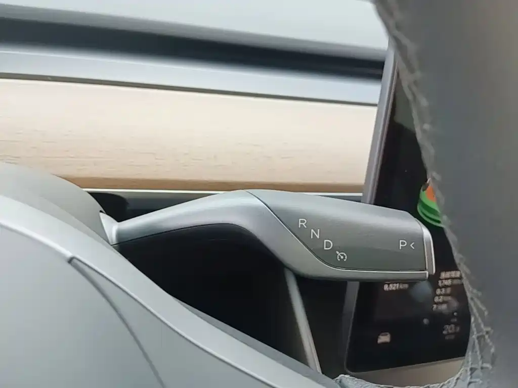 Tesla Model 3 — фото 9