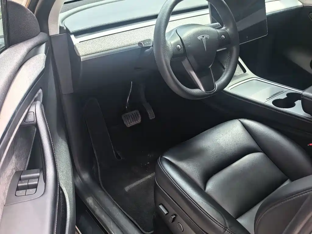 Tesla Model Y — фото 5