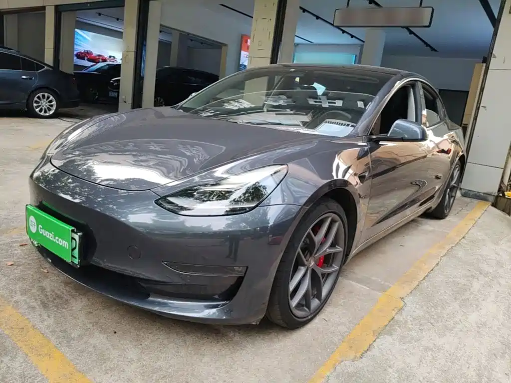 Tesla Model 3 — фото 2