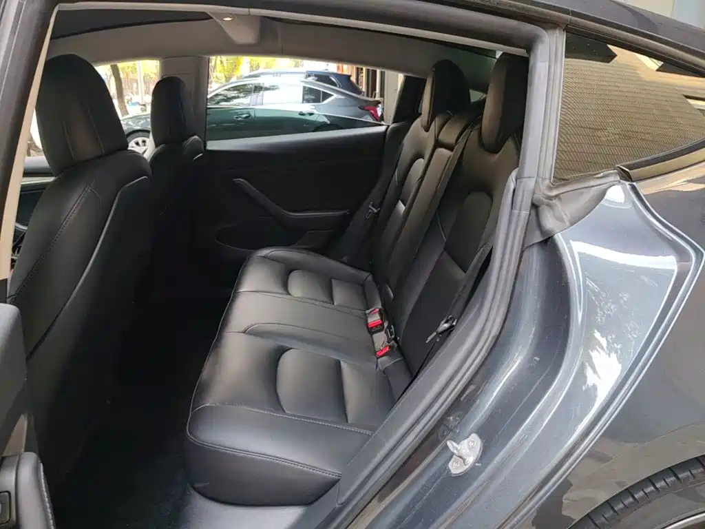 Tesla Model 3 — фото 17