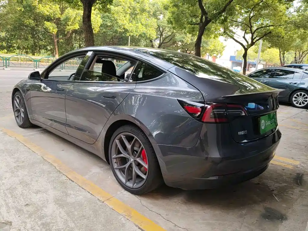 Tesla Model 3 — фото 5