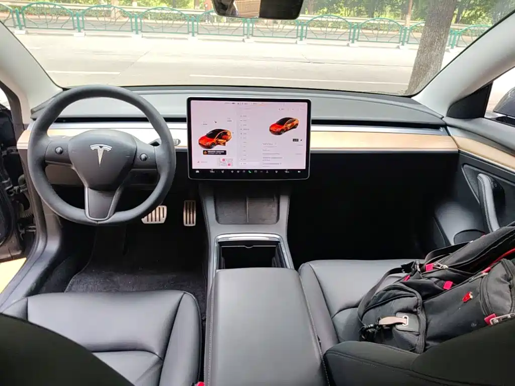 Tesla Model 3 — фото 10
