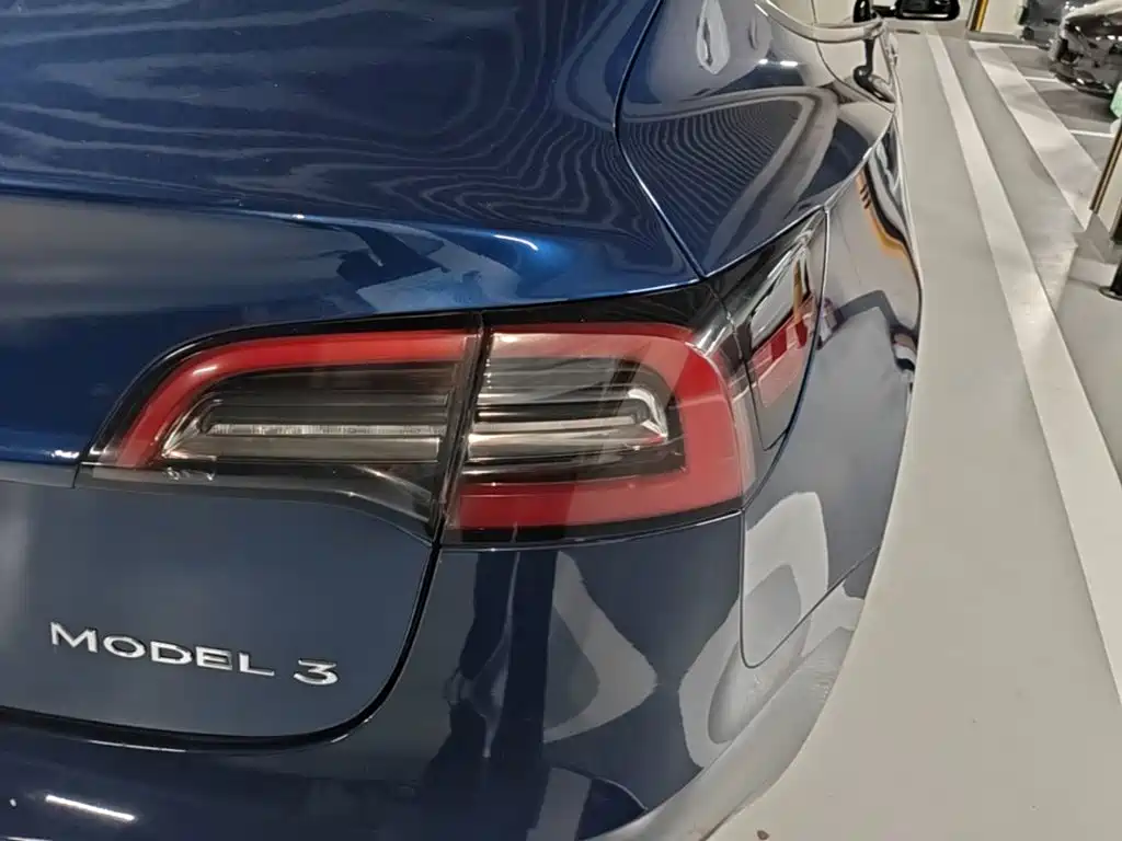 Tesla Model 3 — фото 8