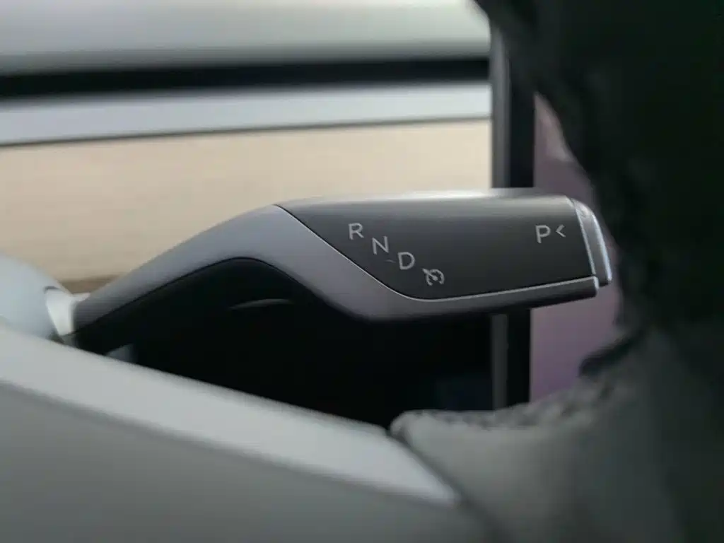 Tesla Model 3 — фото 14
