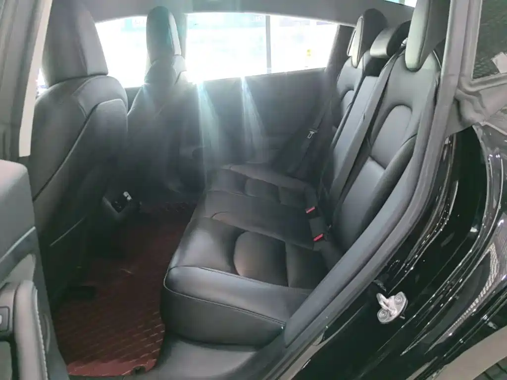 Tesla Model 3 — фото 17
