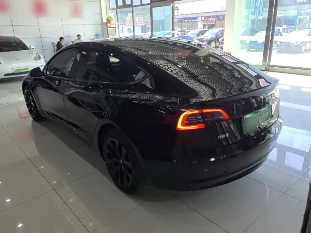 Tesla Model 3 — фото 5