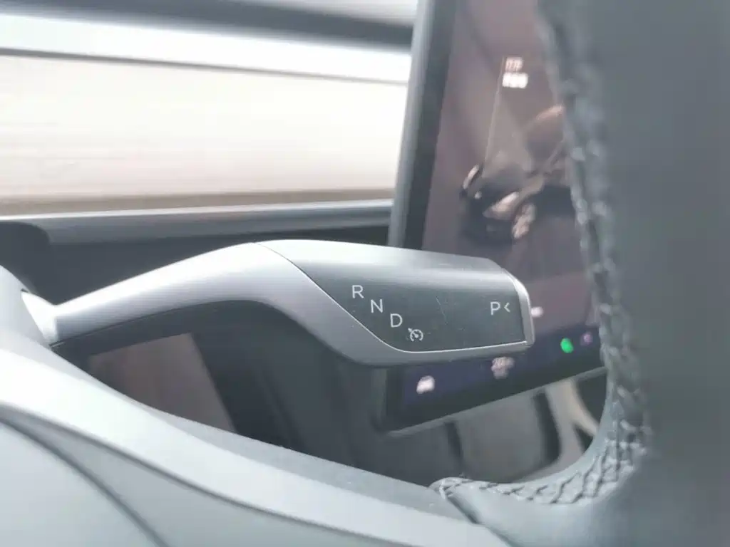 Tesla Model Y — фото 14