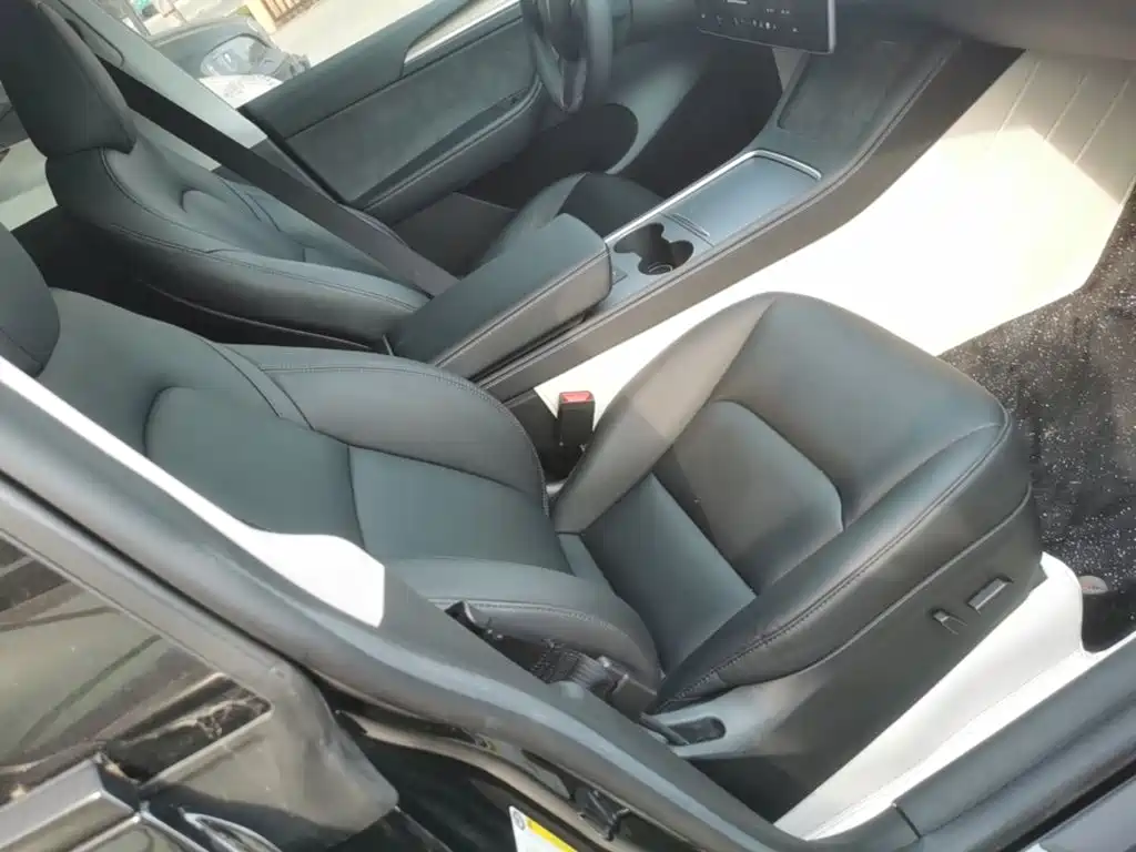 Tesla Model Y — фото 25