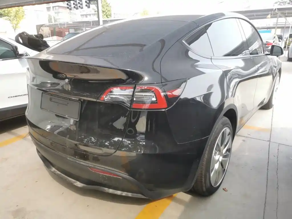 Tesla Model Y — фото 7