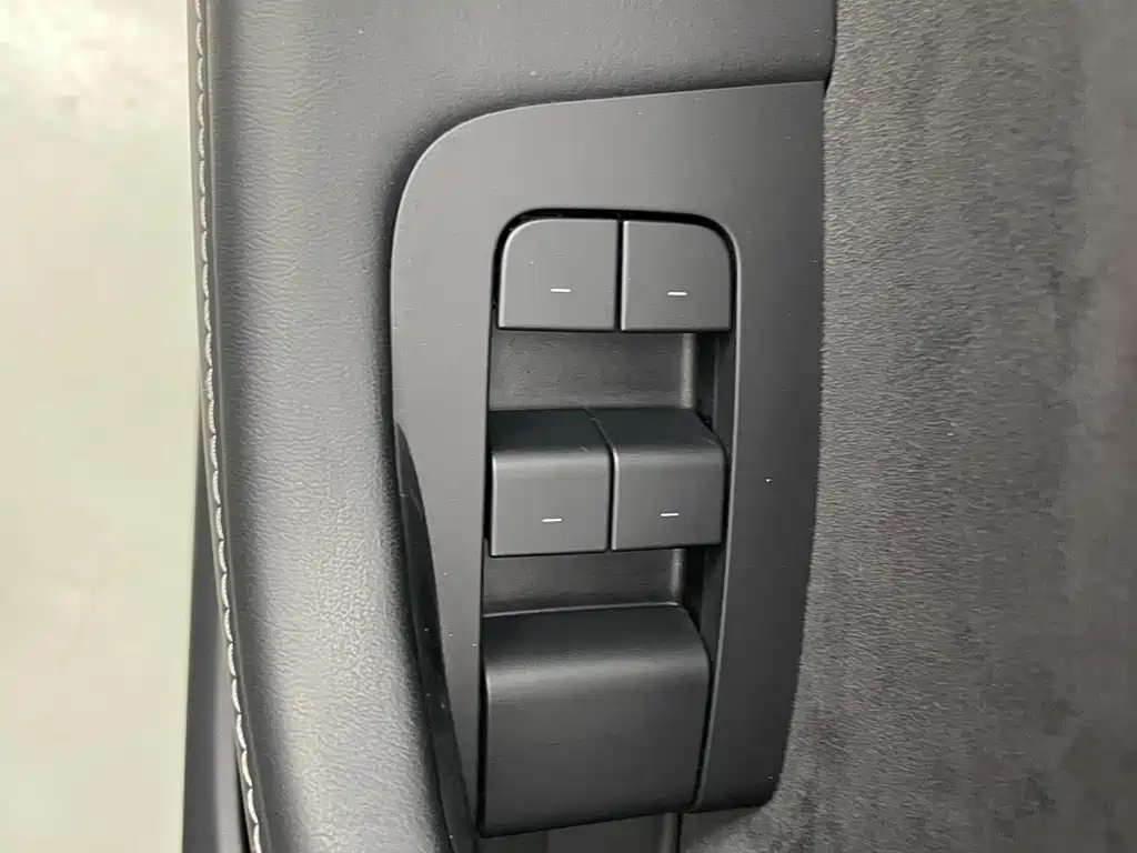 Tesla Model Y — фото 11