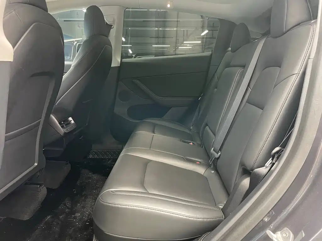 Tesla Model Y — фото 14