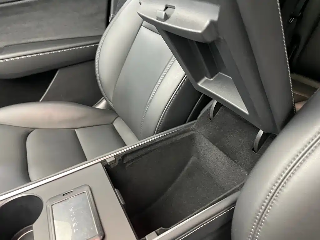 Tesla Model Y — фото 15