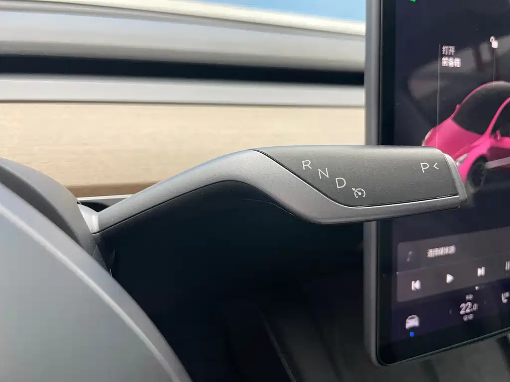 Tesla Model Y — фото 17