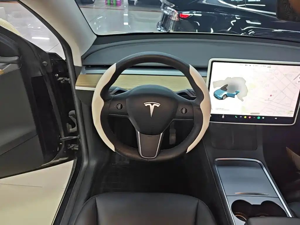 Tesla Model Y — фото 7