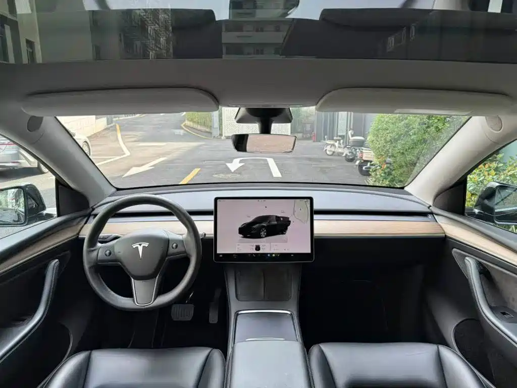 Tesla Model Y — фото 5