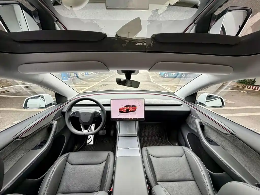 Tesla Model Y — фото 10