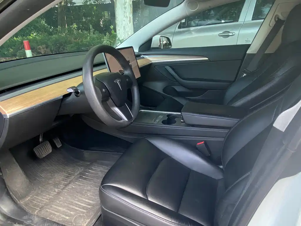 Tesla Model 3 — фото 5