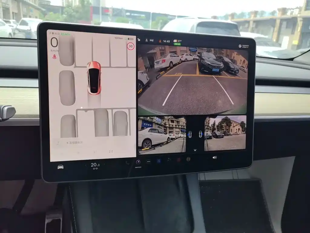 Tesla Model Y — фото 13