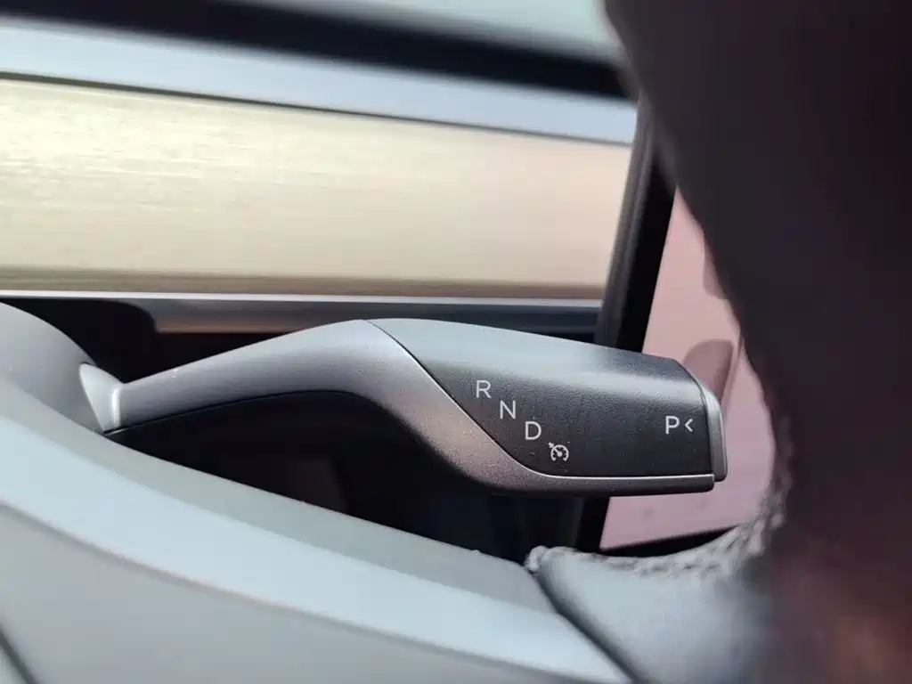 Tesla Model Y — фото 14